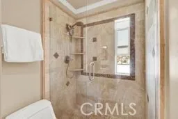 32 E Senisa Irvine, CA 92612