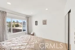 32 E Senisa Irvine, CA 92612
