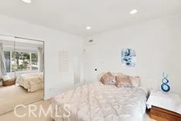 32 E Senisa Irvine, CA 92612