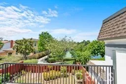 32 E Senisa Irvine, CA 92612