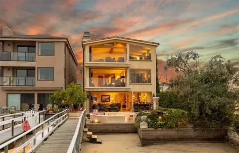 900 E Balboa Boulevard
