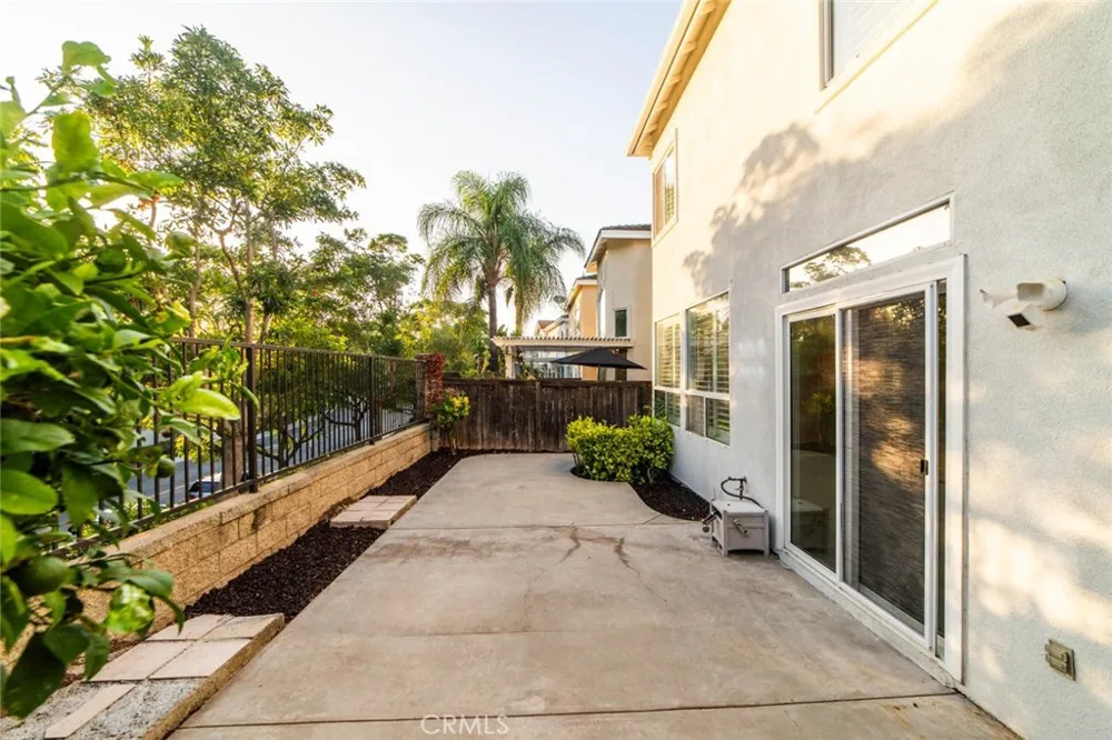 27 LARKMEAD Aliso Viejo, CA 92656