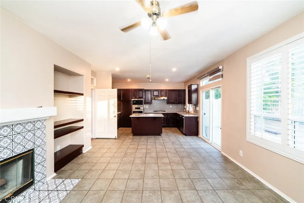 27 LARKMEAD Aliso Viejo, CA 92656