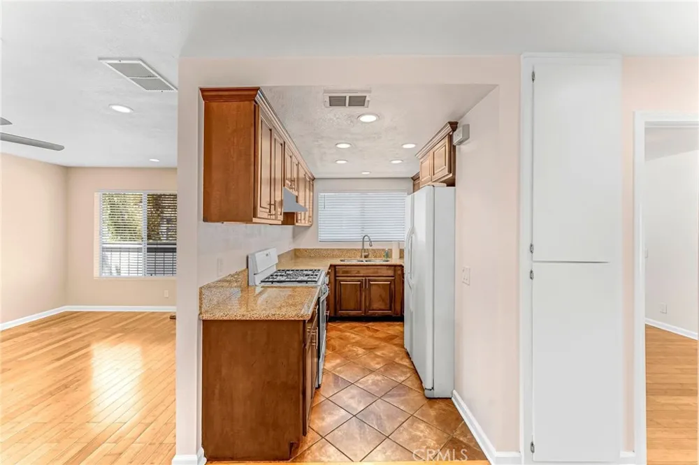 865 W 13th St #4 Azusa, CA 91702