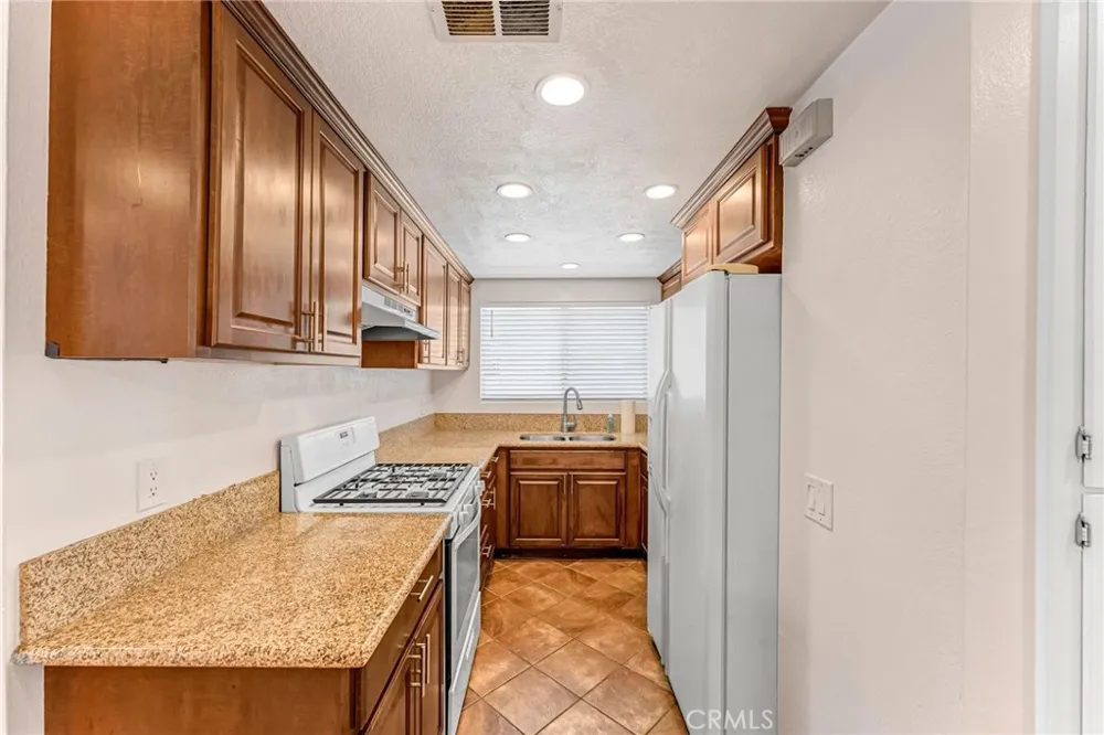 865 W 13th St #4 Azusa, CA 91702