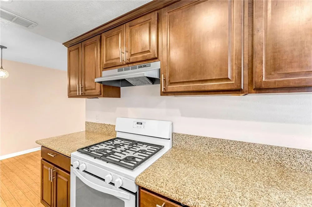 865 W 13th St #4 Azusa, CA 91702