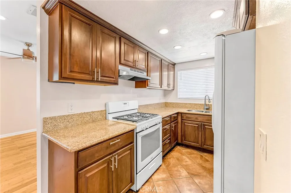 865 W 13th St #4 Azusa, CA 91702