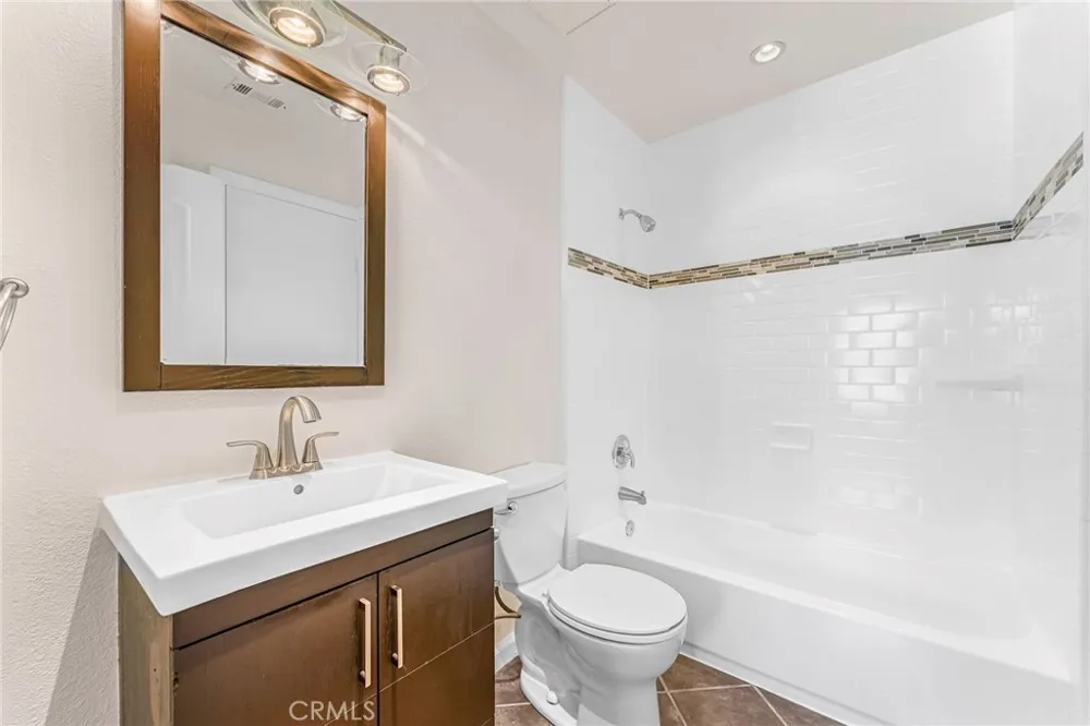 865 W 13th St #4 Azusa, CA 91702