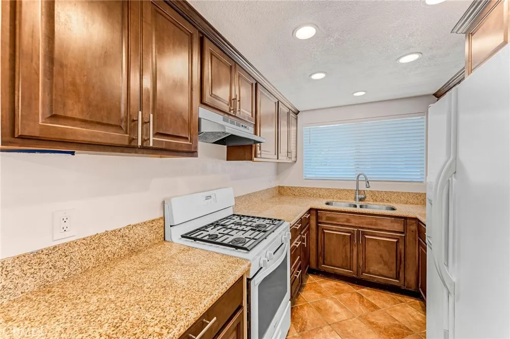 865 W 13th St #4 Azusa, CA 91702