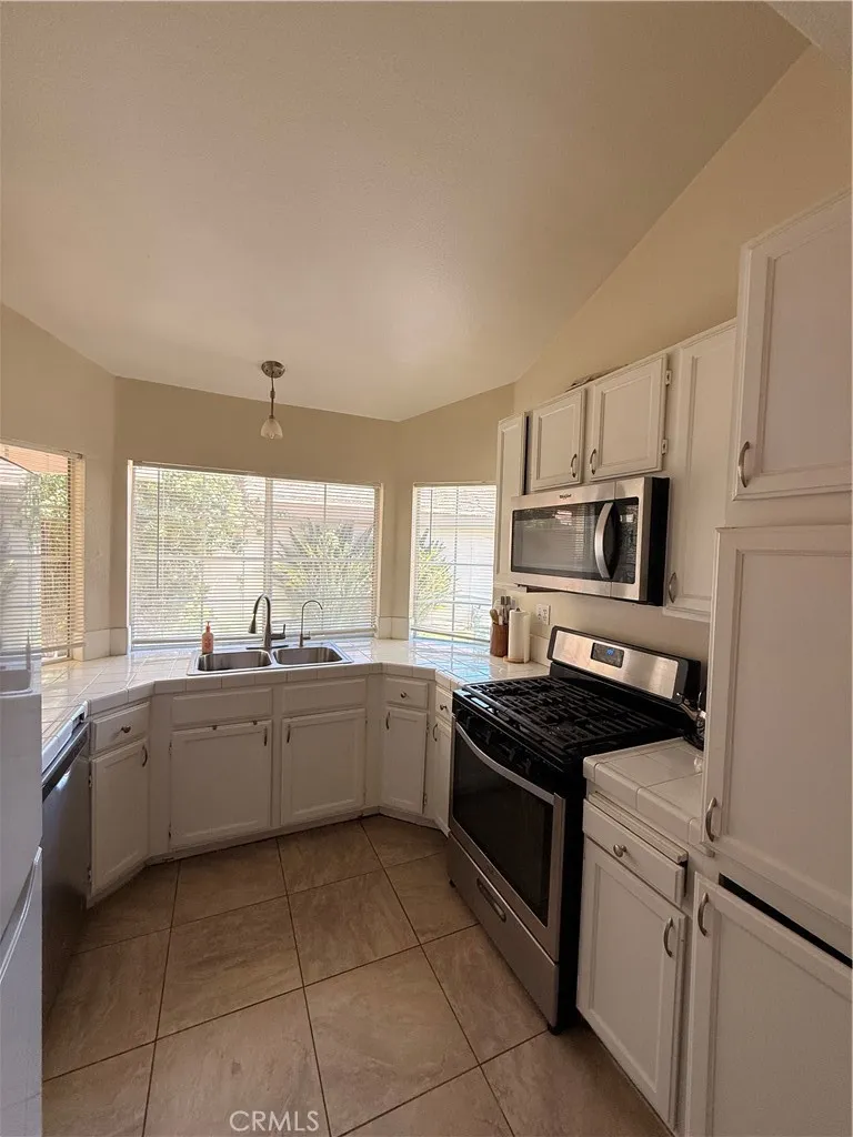 30612 HOLLYBERRY LANE Temecula, CA 92591