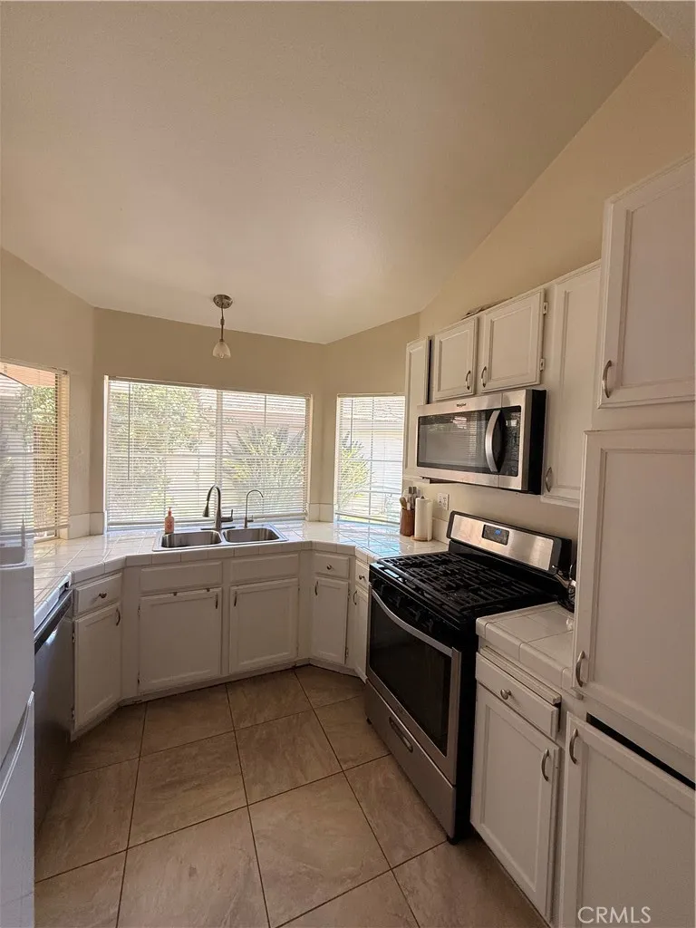 30612 HOLLYBERRY LANE Temecula, CA 92591