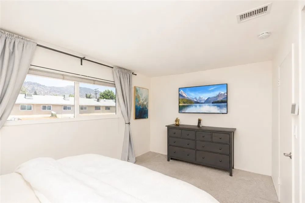 659 E Lee Azusa, CA 91702