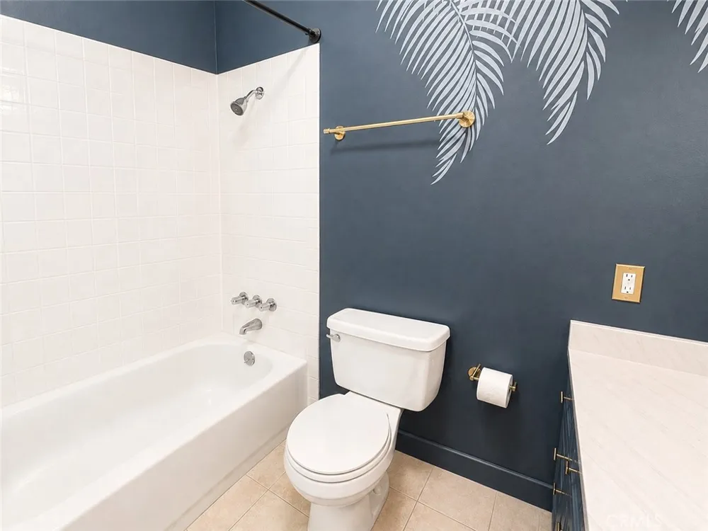 659 E Lee Azusa, CA 91702