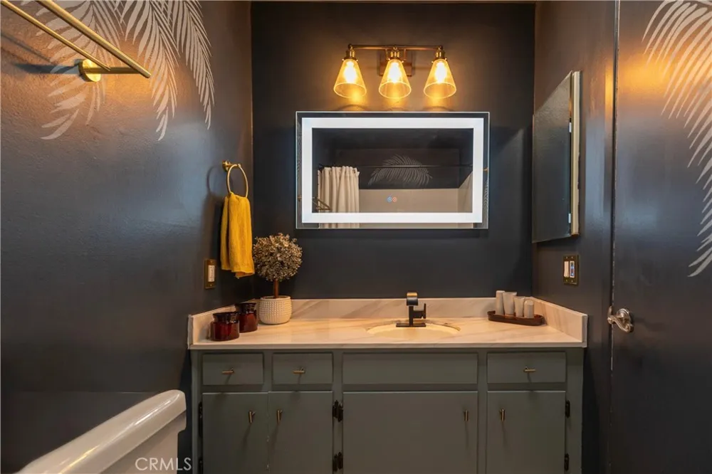 659 E Lee Azusa, CA 91702