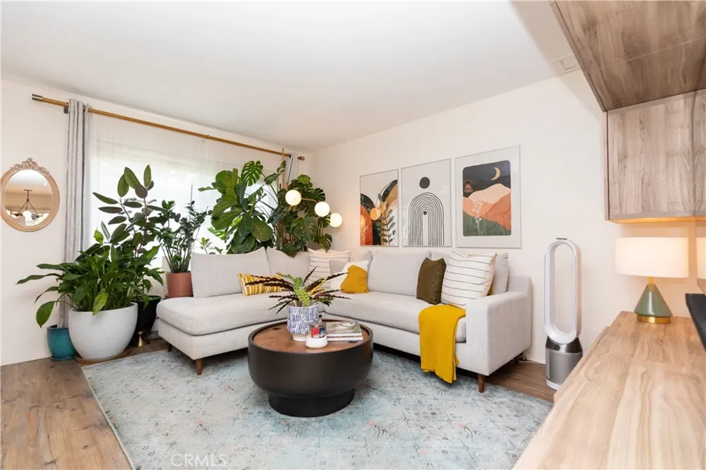 659 E Lee Azusa, CA 91702