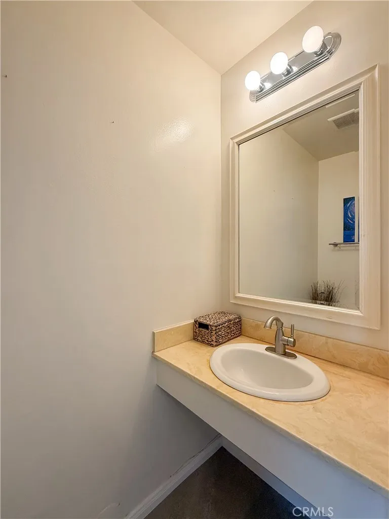 659 E Lee Azusa, CA 91702