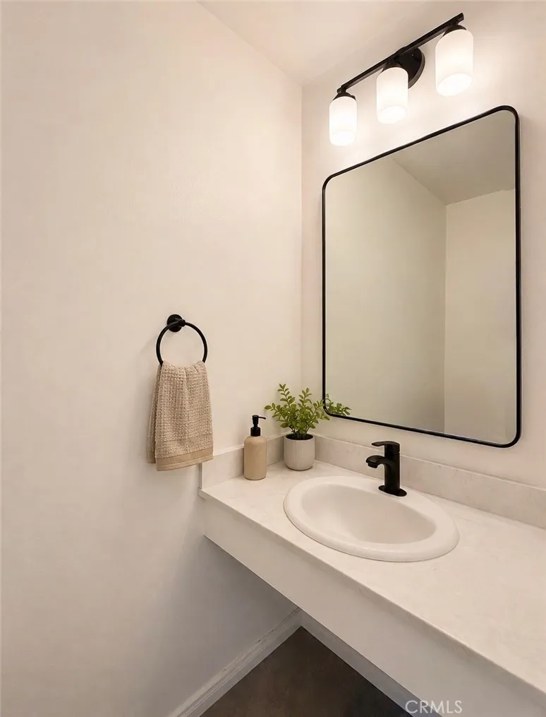 659 E Lee Azusa, CA 91702