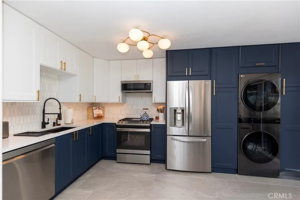 659 E Lee Azusa, CA 91702