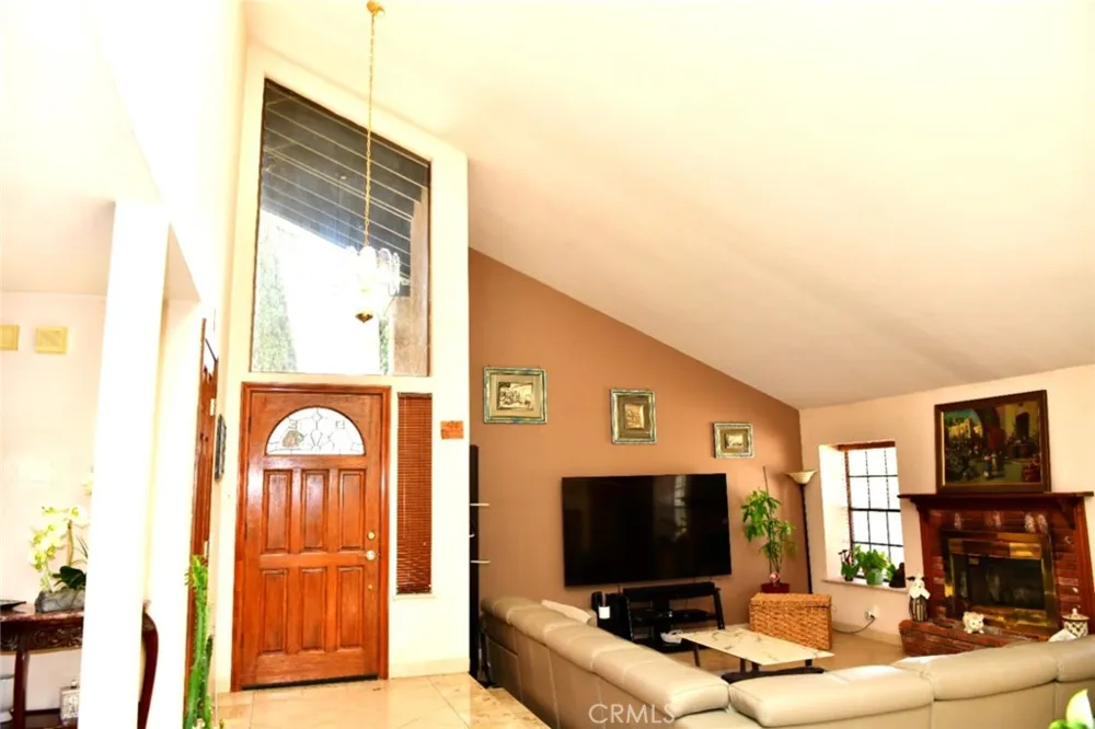 722 Sir George Court Moorpark, CA 93021