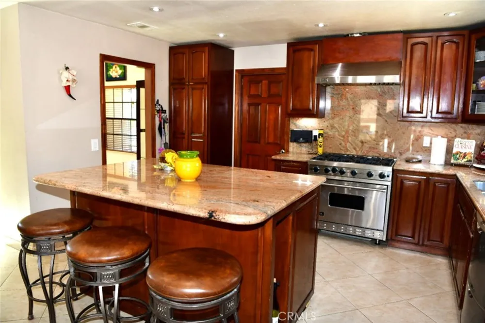 722 Sir George Court Moorpark, CA 93021