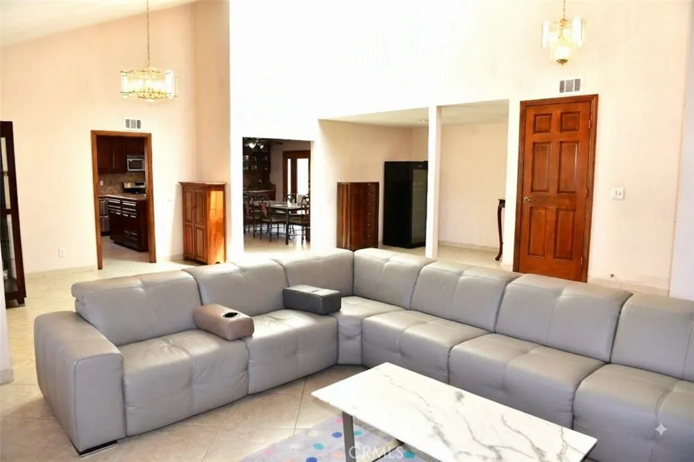 722 Sir George Court Moorpark, CA 93021