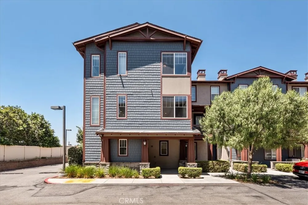 709 S Azusa Avenue #M Azusa, CA 91702