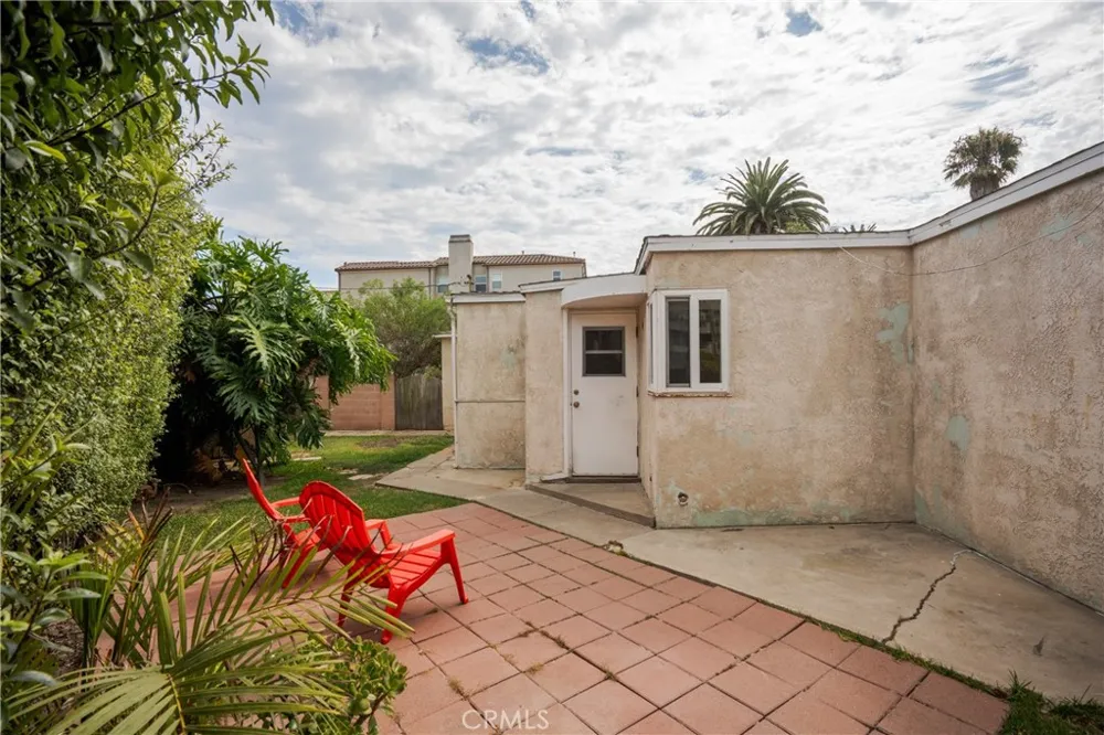 320 2nd Street Huntington Beach, CA 92648