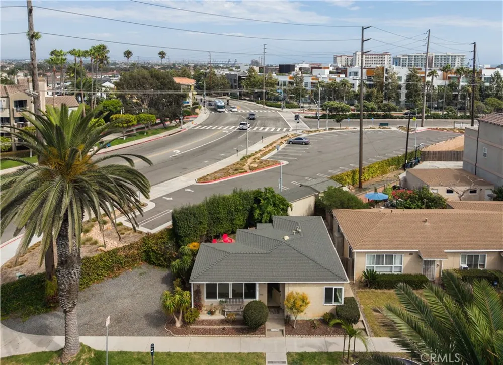 320 2nd Street Huntington Beach, CA 92648