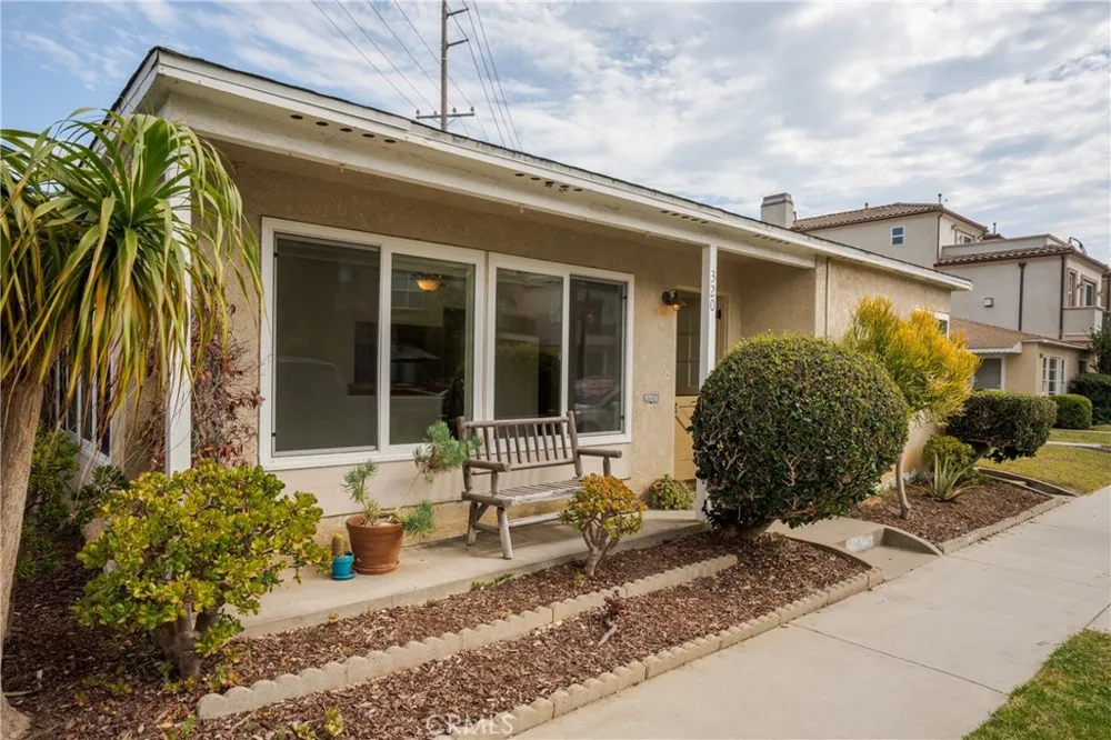 320 2nd Street Huntington Beach, CA 92648
