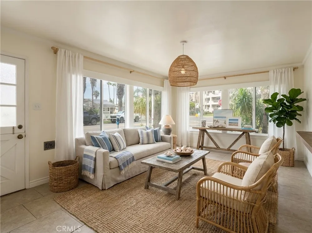 320 2nd Street Huntington Beach, CA 92648
