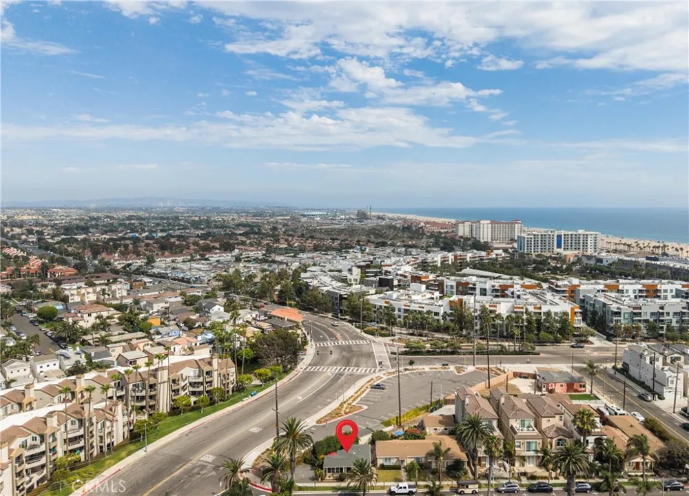 320 2nd Street Huntington Beach, CA 92648