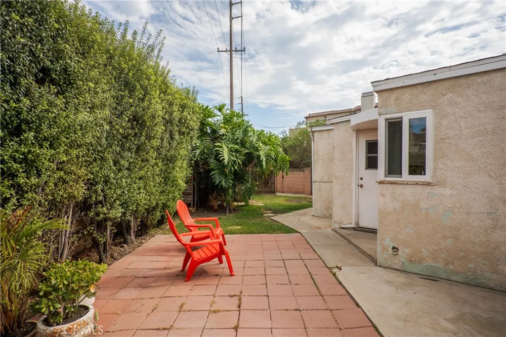 320 2nd Street Huntington Beach, CA 92648