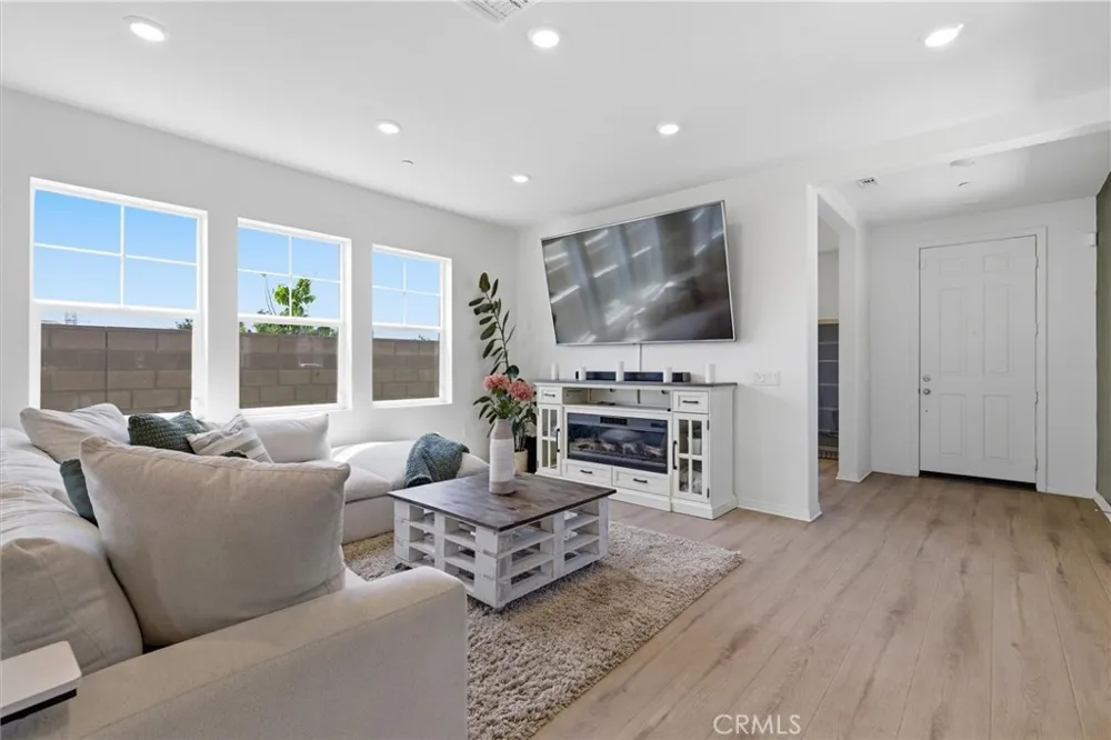 2684 E Towhee Ontario, CA 91761
