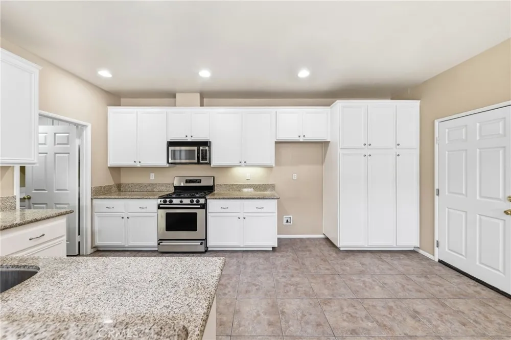 12 Atwater Irvine, CA 92602