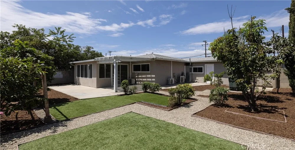 8022 Artesia Buena Park, CA 90621