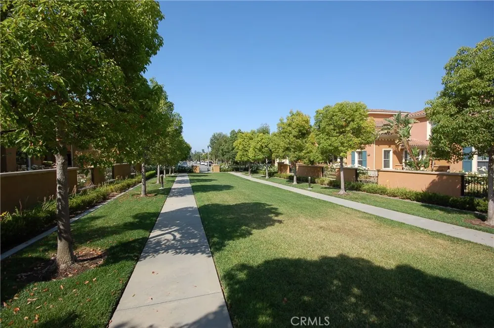 121 Chantilly Irvine, CA 92620
