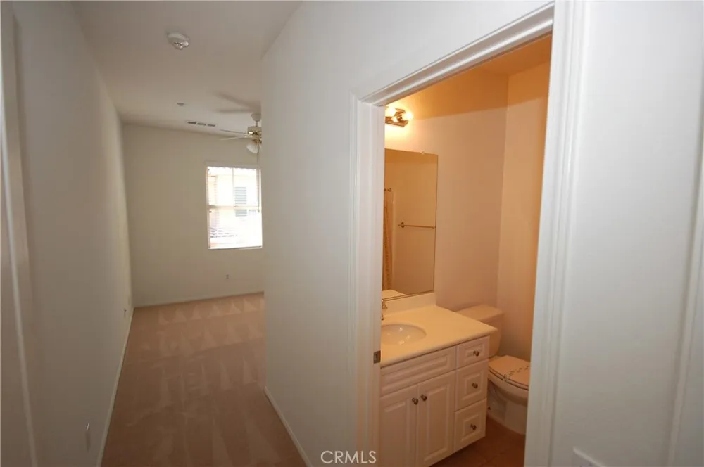 121 Chantilly Irvine, CA 92620