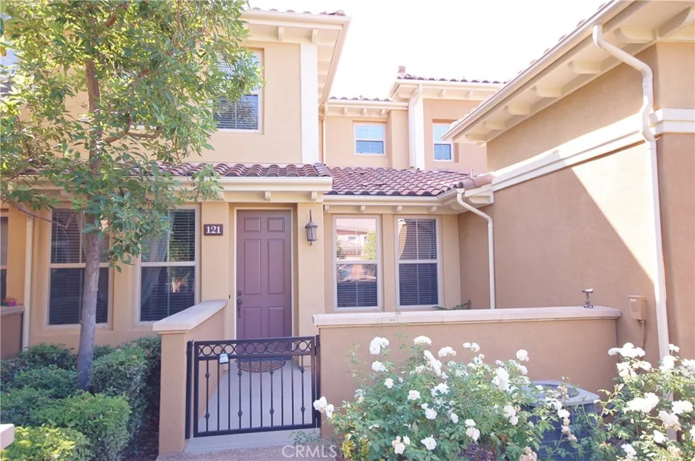 121 Chantilly Irvine, CA 92620