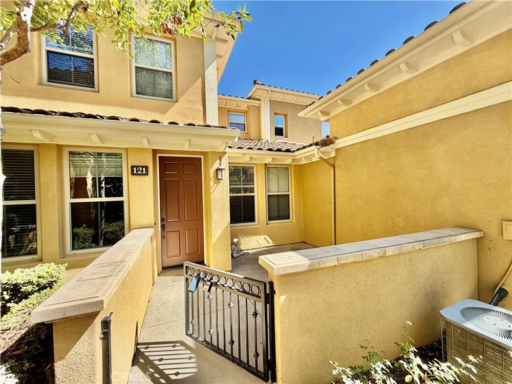 121 Chantilly Irvine, CA 92620
