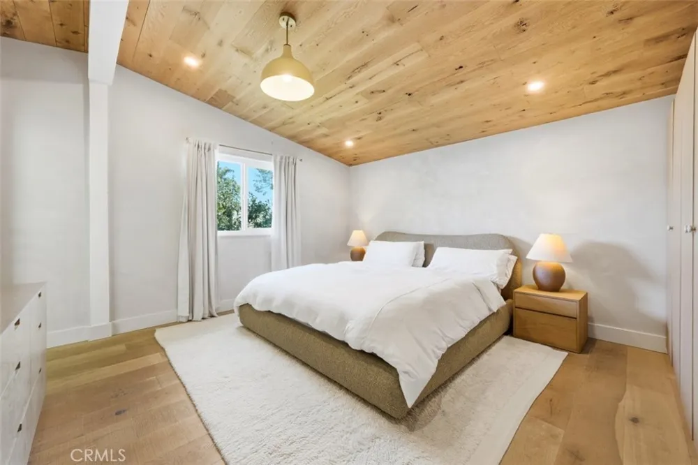 271 Camellia Lane Costa Mesa, CA 92627