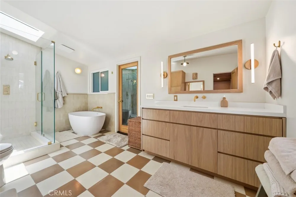 271 Camellia Lane Costa Mesa, CA 92627