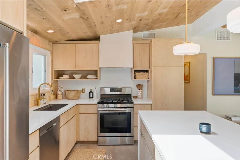 271 Camellia Lane Costa Mesa, CA 92627