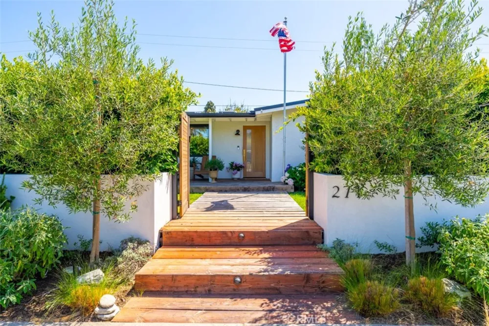 271 Camellia Lane Costa Mesa, CA 92627