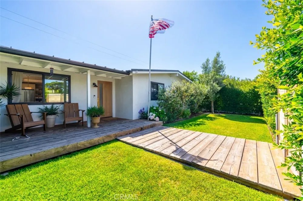 271 Camellia Lane Costa Mesa, CA 92627