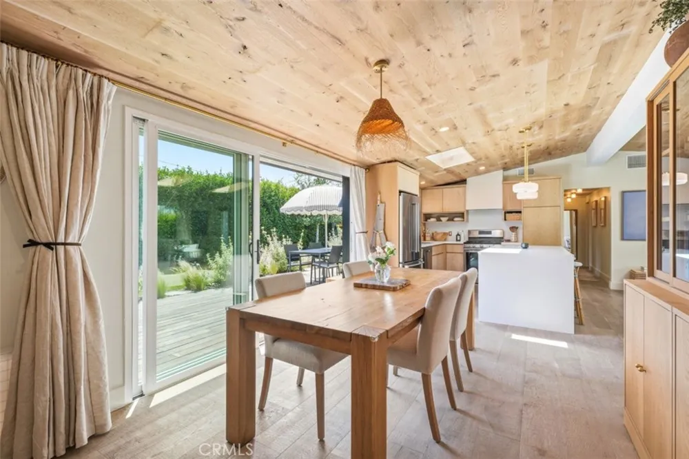 271 Camellia Lane Costa Mesa, CA 92627