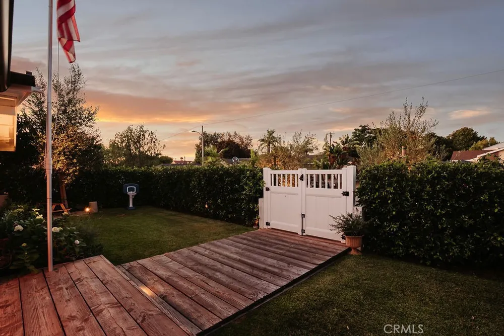 271 Camellia Lane Costa Mesa, CA 92627