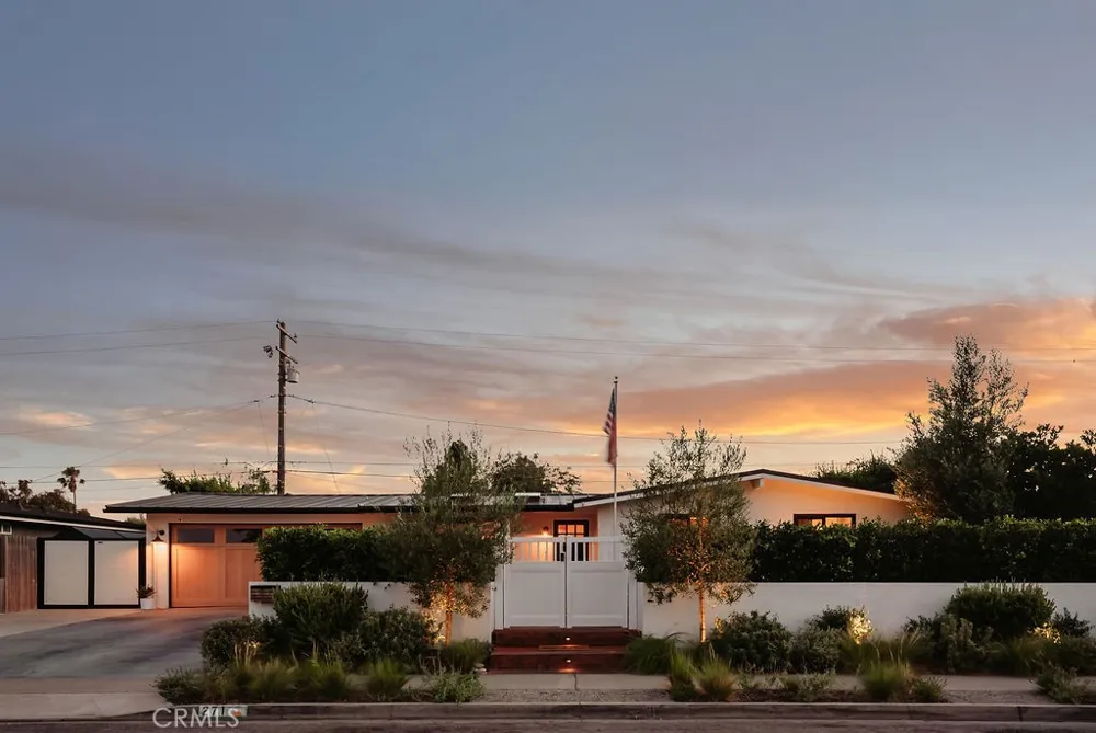 271 Camellia Lane Costa Mesa, CA 92627