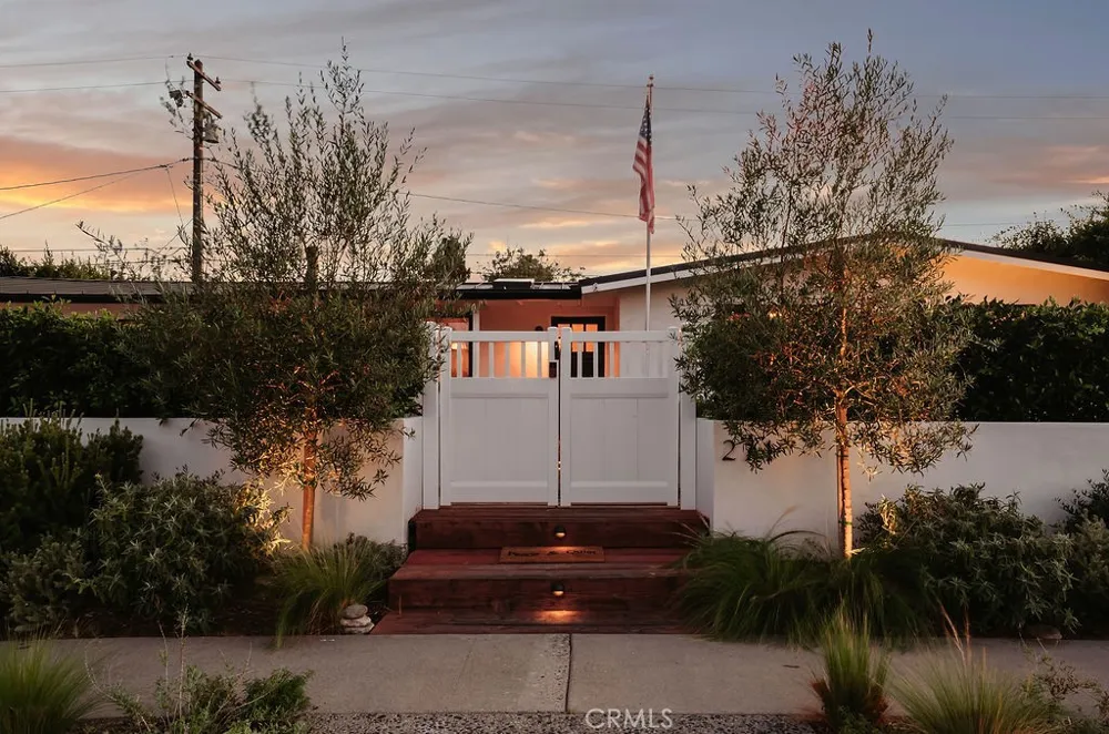 271 Camellia Lane Costa Mesa, CA 92627