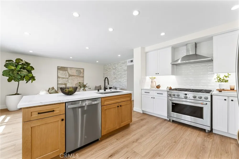 8 Del Rey #17 Irvine, CA 92612