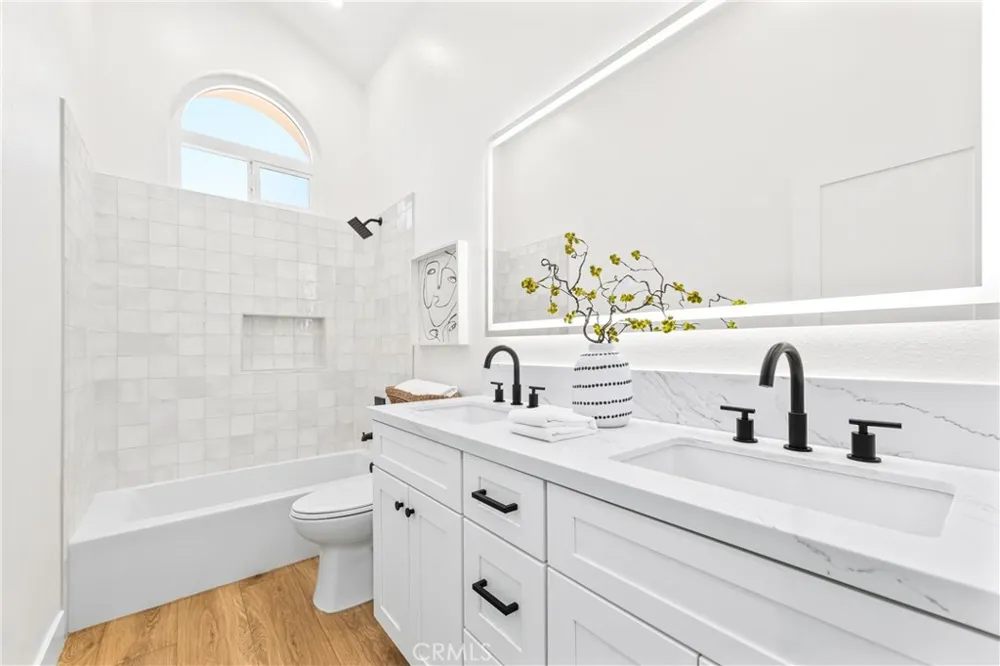 8 Del Rey #17 Irvine, CA 92612